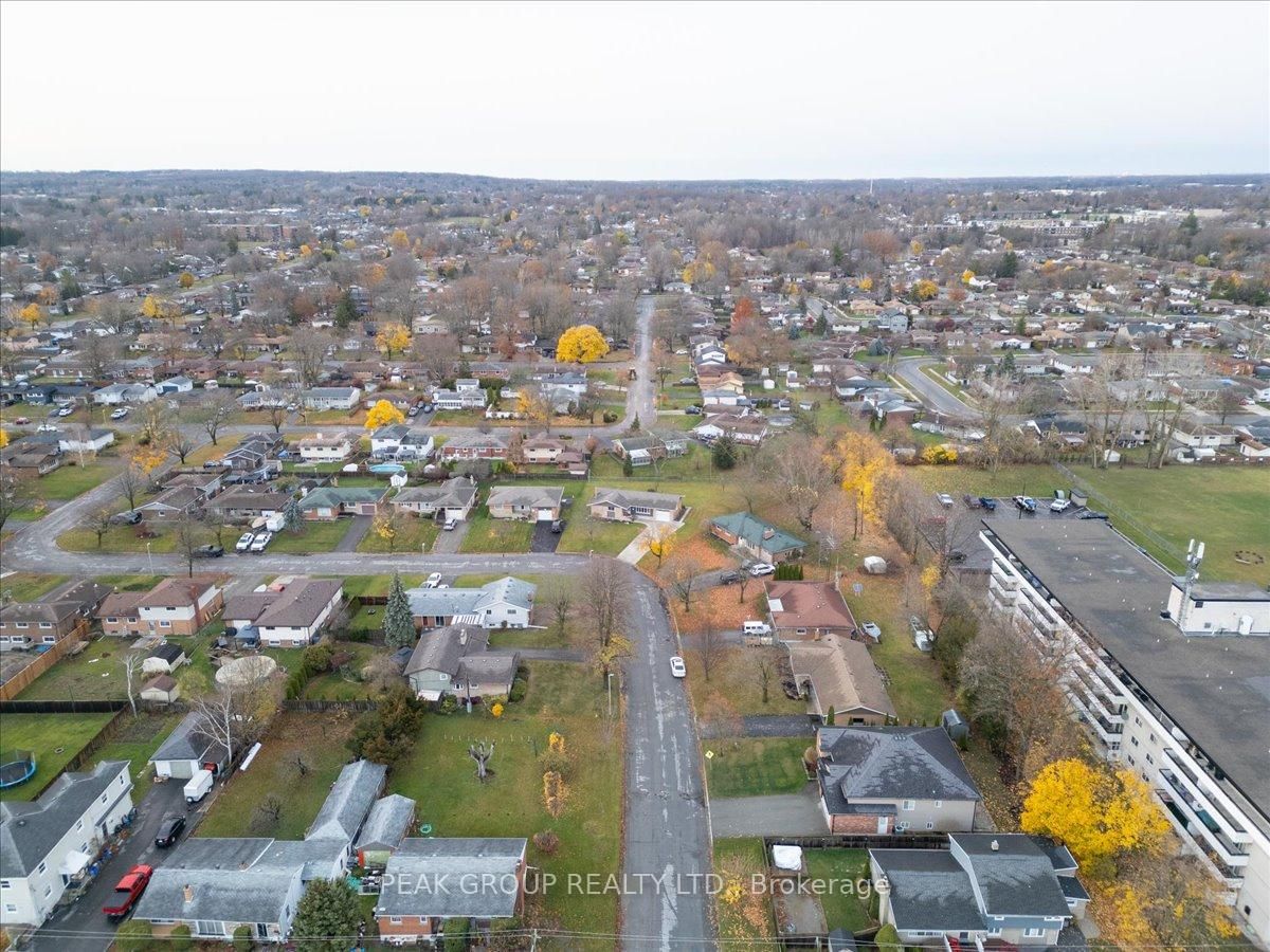 Detached House for sale at 18 Karen Crescent, Welland, Ontario, L3C 2Y6 - Prince Charles - MLS: X12988178