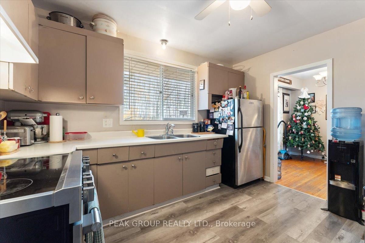 Detached House for sale at 18 Karen Crescent, Welland, Ontario, L3C 2Y6 - Prince Charles - MLS: X12988178