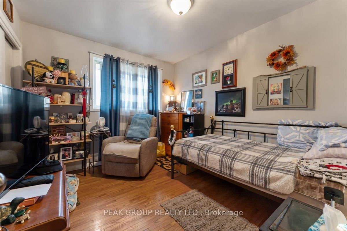 Detached House for sale at 18 Karen Crescent, Welland, Ontario, L3C 2Y6 - Prince Charles - MLS: X12988178