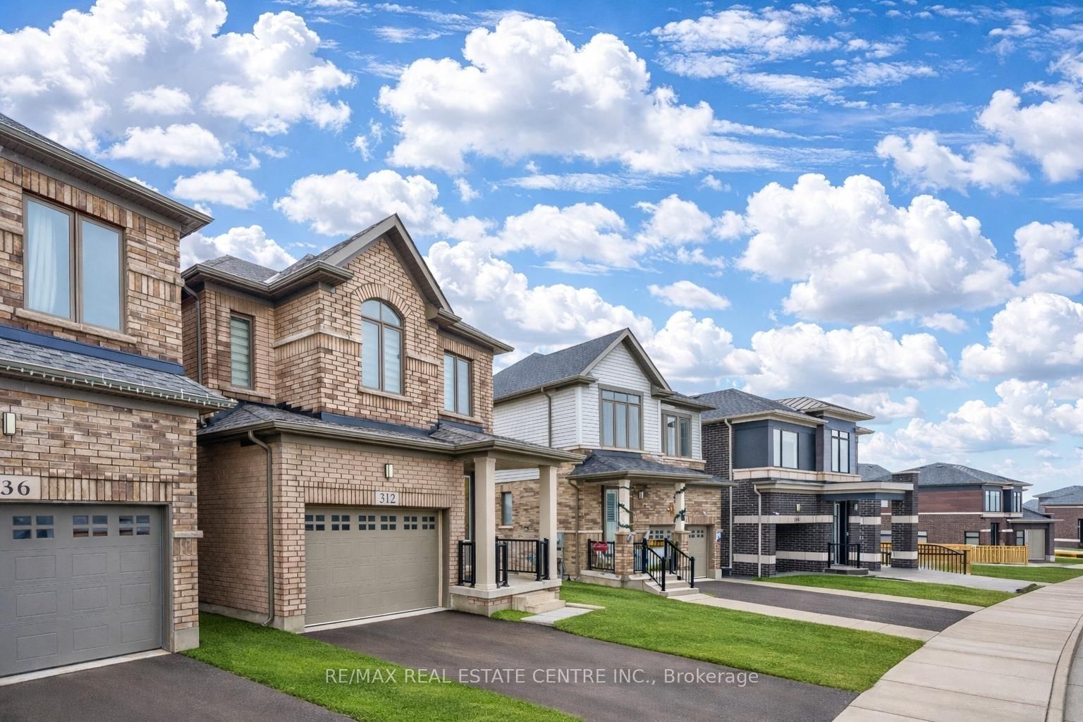 312 Bismark Drive - Photo 2