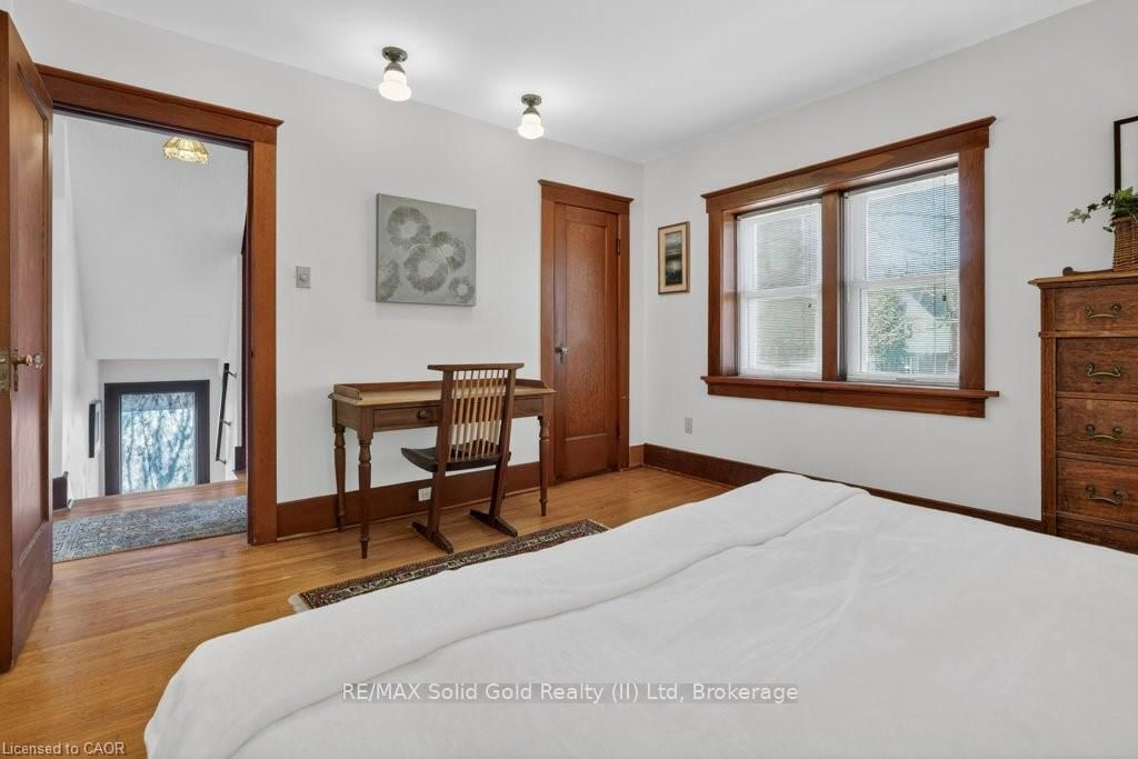 859 Queen's Boulevard - Photo 12