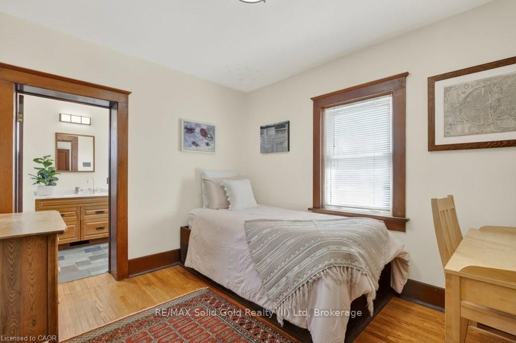 859 Queen's Boulevard - Photo 15