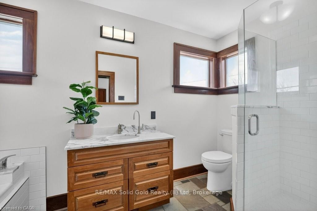 859 Queen's Boulevard - Photo 17