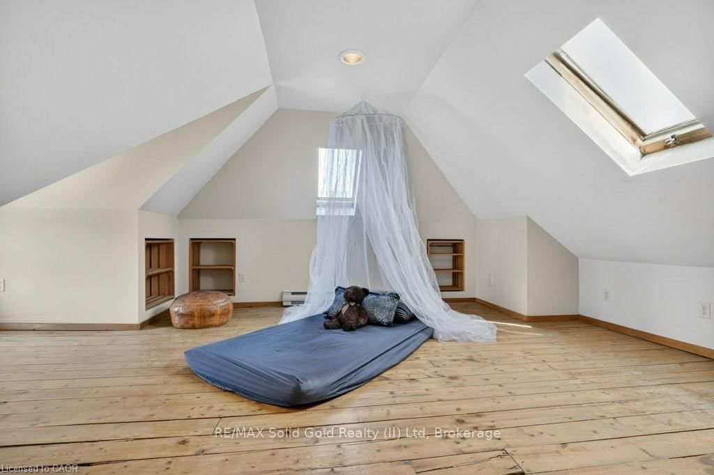 859 Queen's Boulevard - Photo 22