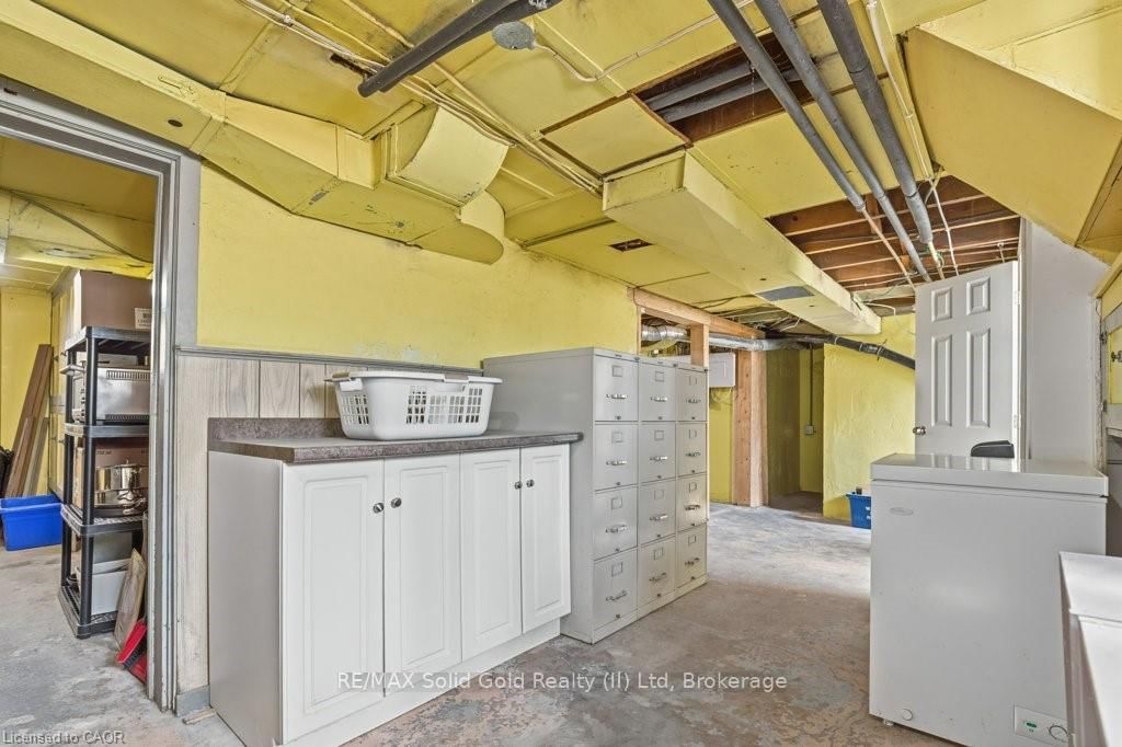 859 Queen's Boulevard - Photo 25