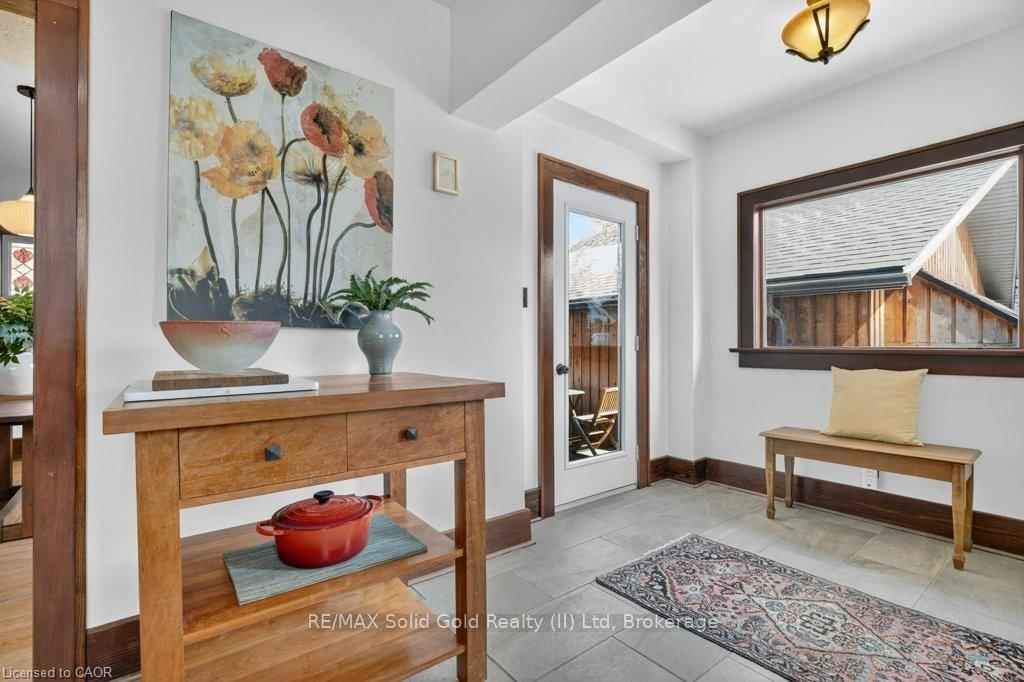 859 Queen's Boulevard - Photo 3