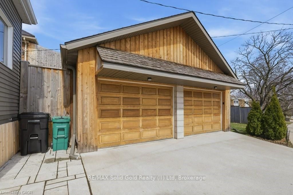 859 Queen's Boulevard - Photo 31