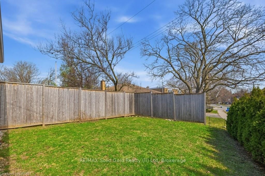 859 Queen's Boulevard - Photo 34