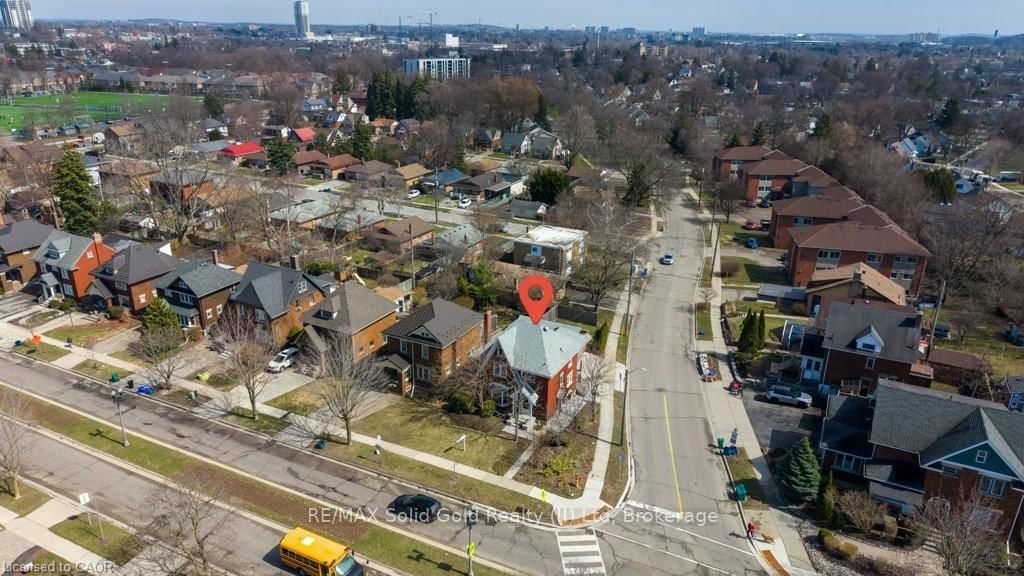 859 Queen's Boulevard - Photo 35