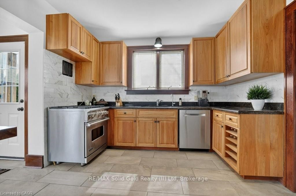 859 Queen's Boulevard - Photo 5