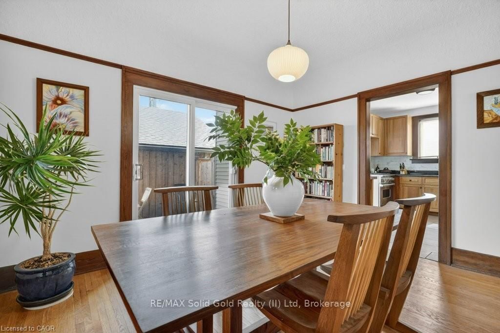 859 Queen's Boulevard - Photo 7