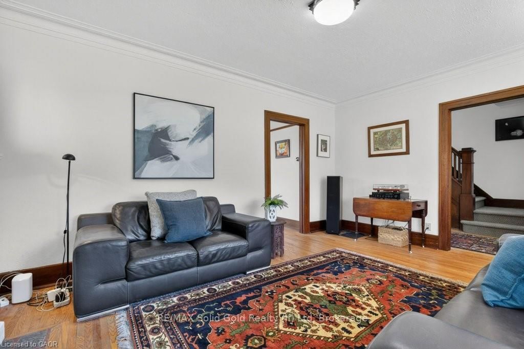 859 Queen's Boulevard - Photo 8