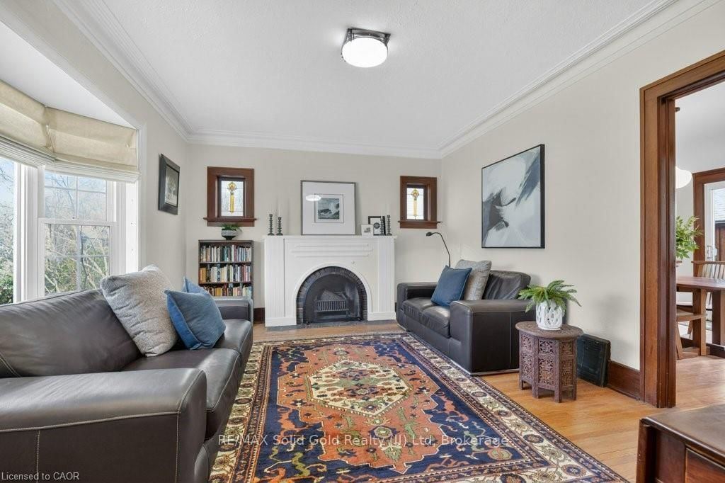 859 Queen's Boulevard - Photo 9