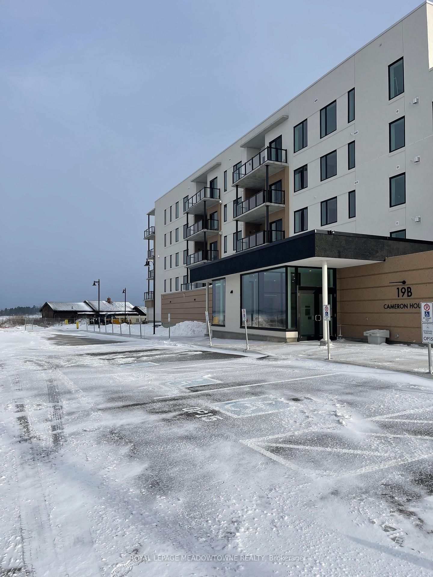 19B West Street N, Unit 407 - Photo 2