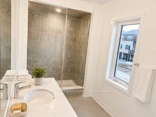 8 Canvas Cres, Welland, L3B 0P3 | Image 3