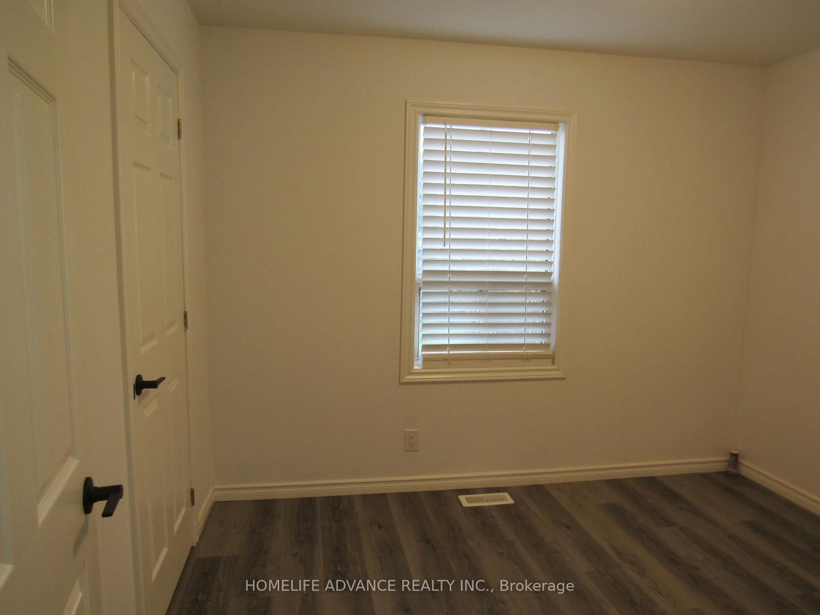 Detached House for lease at 14 Graham Avenue, Hamilton, Ontario, L8K 2L8 - Delta - MLS: X12988508