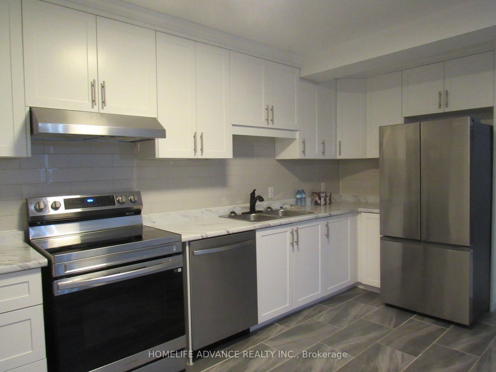 Detached House for lease at 14 Graham Avenue, Hamilton, Ontario, L8K 2L8 - Delta - MLS: X12988508