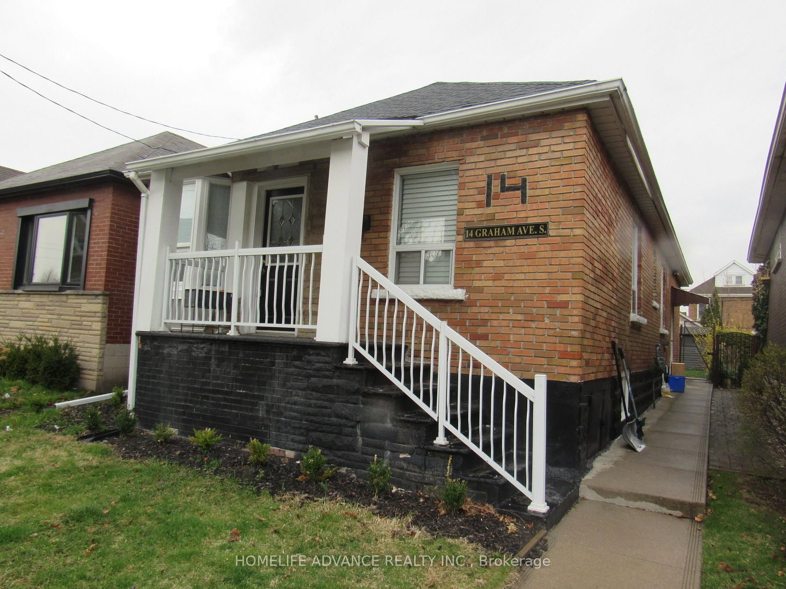 Detached House for lease at 14 Graham Avenue, Hamilton, Ontario, L8K 2L8 - Delta - MLS: X12988508