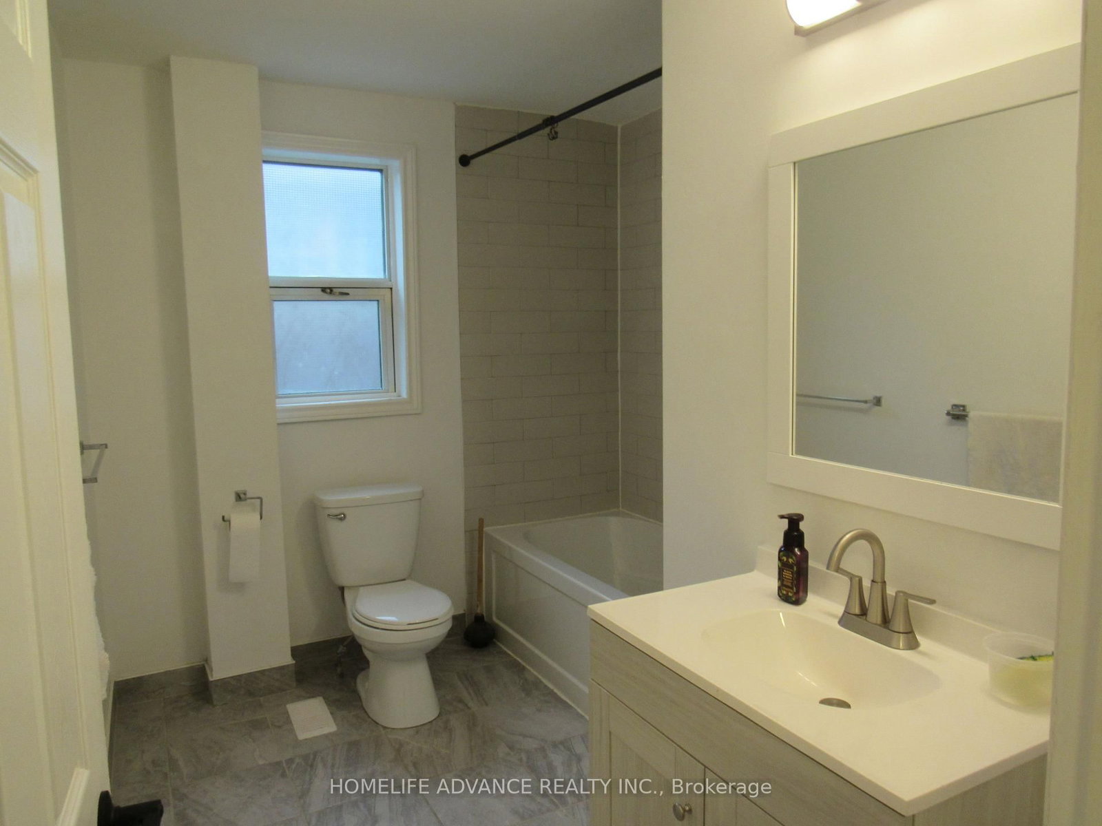 Detached House for lease at 14 Graham Avenue, Hamilton, Ontario, L8K 2L8 - Delta - MLS: X12988508