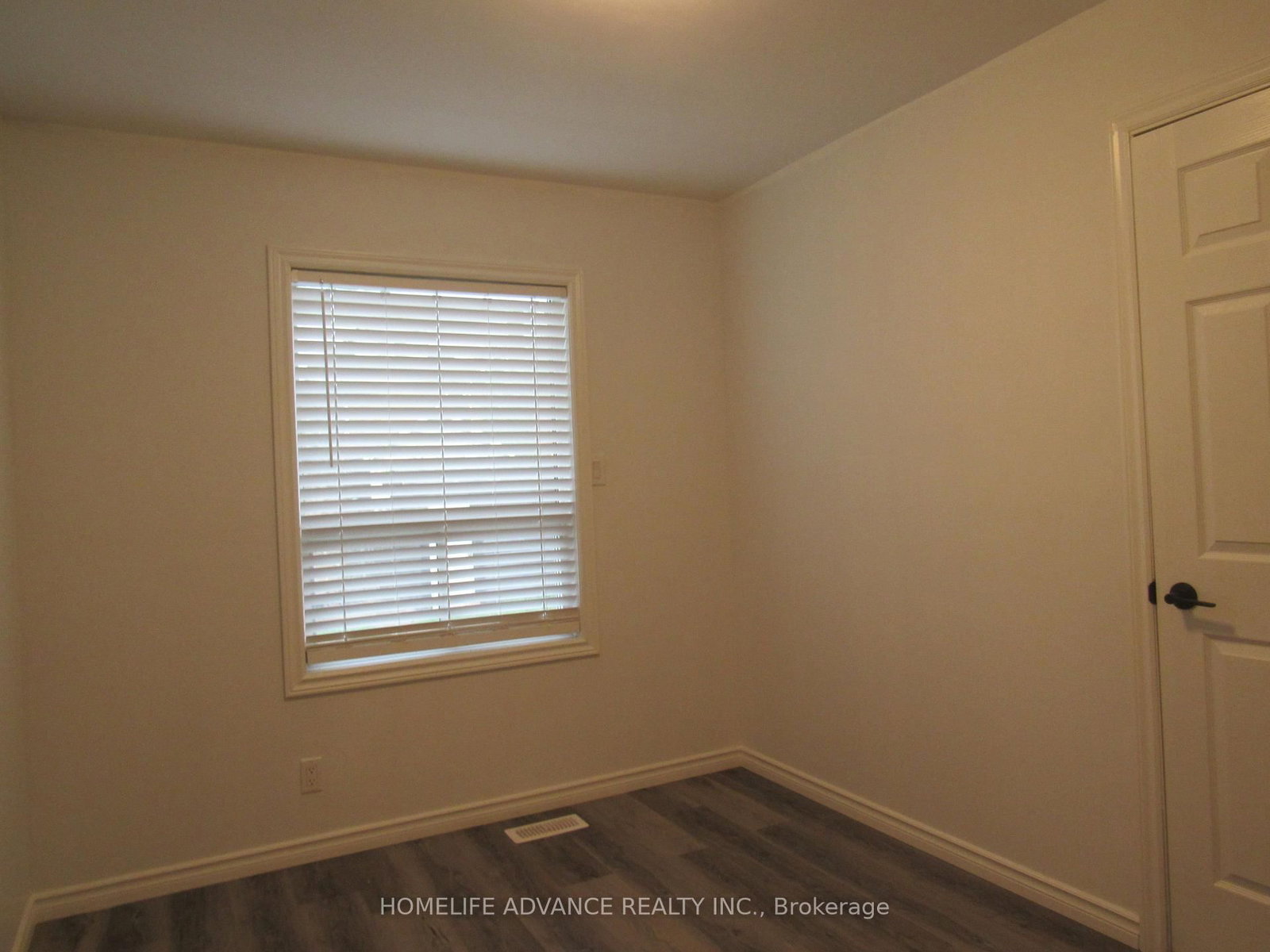 Detached House for lease at 14 Graham Avenue, Hamilton, Ontario, L8K 2L8 - Delta - MLS: X12988508