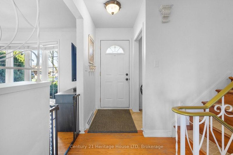 8 Saturn Crt, St. Catharines, L2M 2T1 | Image 3