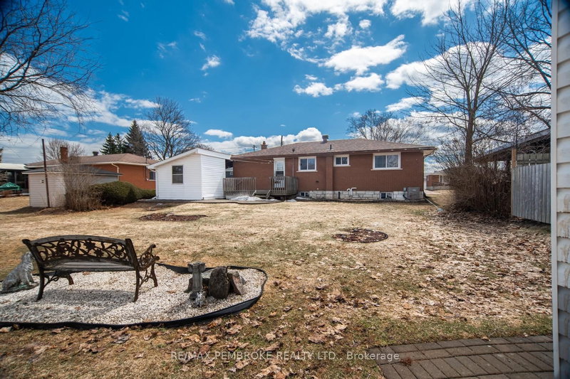 395 Chamberlain St, Pembroke, K8A 2N3 | Image 2