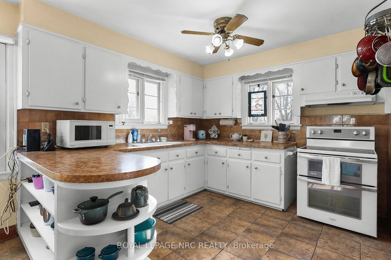 Detached House for sale at 197 Elmwood Avenue, Fort Erie, Ontario, L0S 1B0 - Crystal Beach - MLS: X12988954