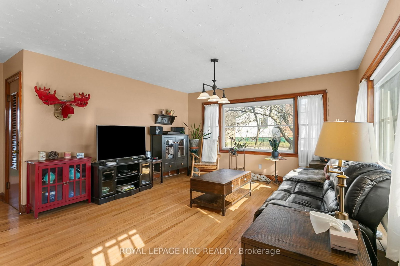 Detached House for sale at 197 Elmwood Avenue, Fort Erie, Ontario, L0S 1B0 - Crystal Beach - MLS: X12988954