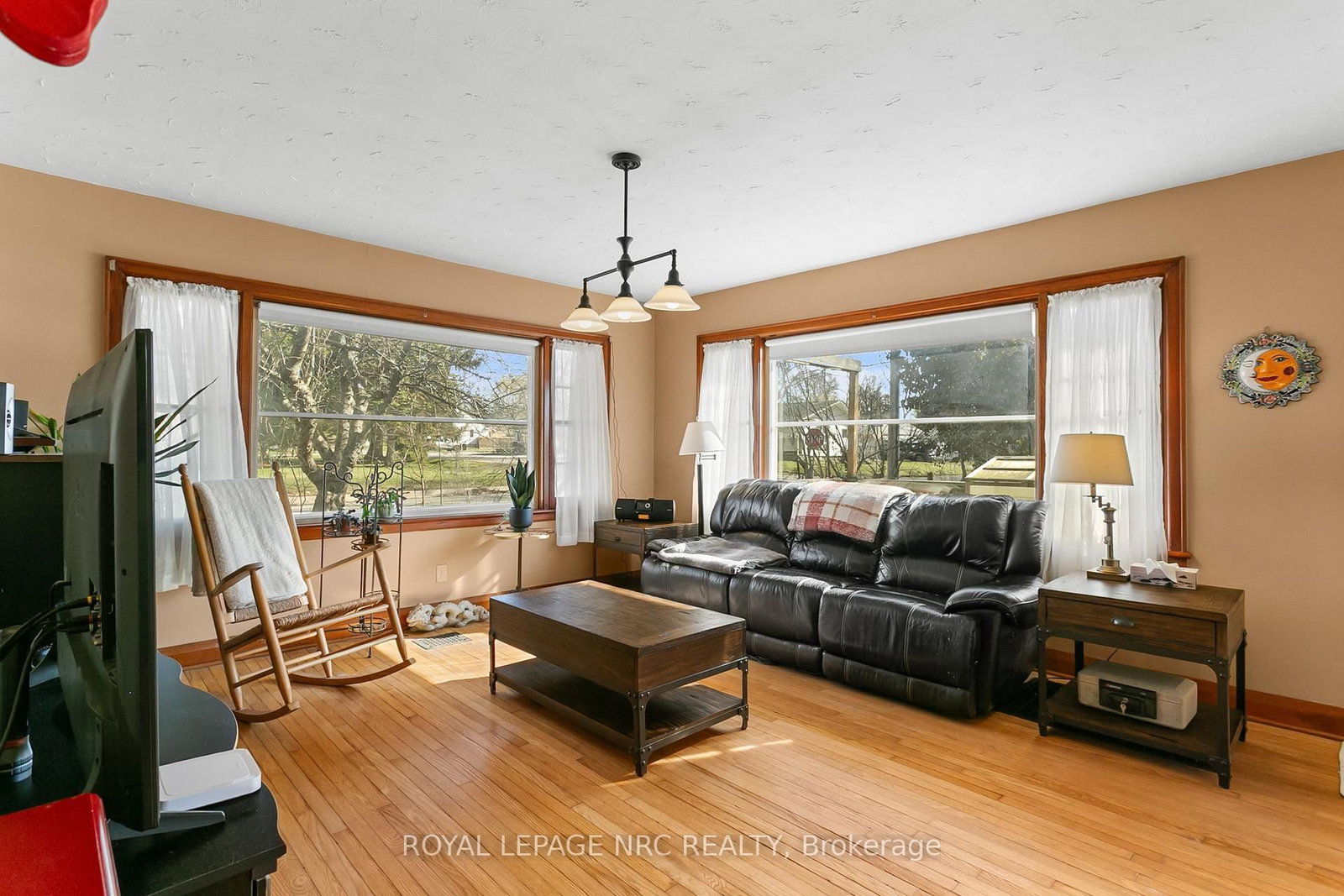 Detached House for sale at 197 Elmwood Avenue, Fort Erie, Ontario, L0S 1B0 - Crystal Beach - MLS: X12988954