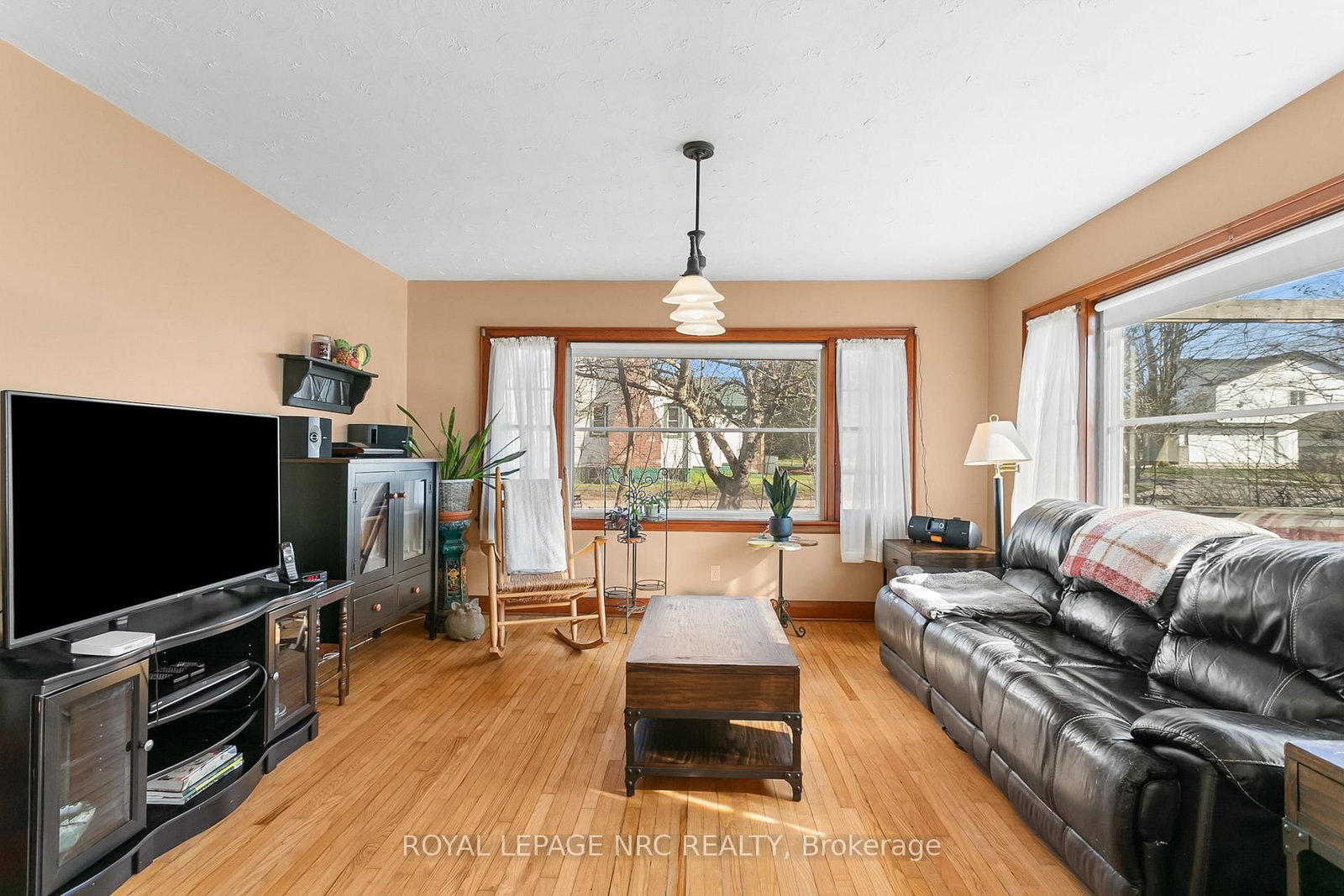 Detached House for sale at 197 Elmwood Avenue, Fort Erie, Ontario, L0S 1B0 - Crystal Beach - MLS: X12988954