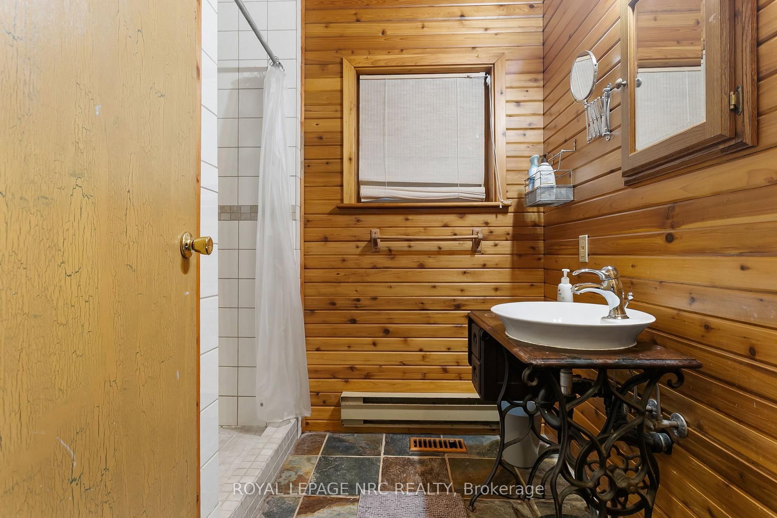 Detached House for sale at 197 Elmwood Avenue, Fort Erie, Ontario, L0S 1B0 - Crystal Beach - MLS: X12988954