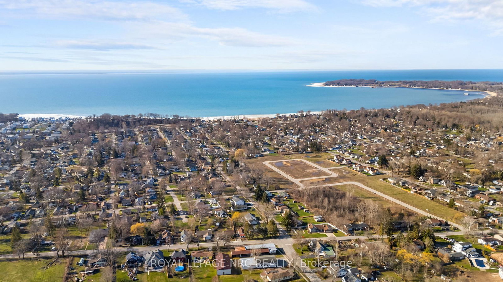 Detached House for sale at 197 Elmwood Avenue, Fort Erie, Ontario, L0S 1B0 - Crystal Beach - MLS: X12988954