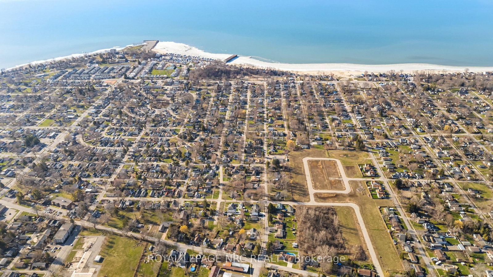 Detached House for sale at 197 Elmwood Avenue, Fort Erie, Ontario, L0S 1B0 - Crystal Beach - MLS: X12988954