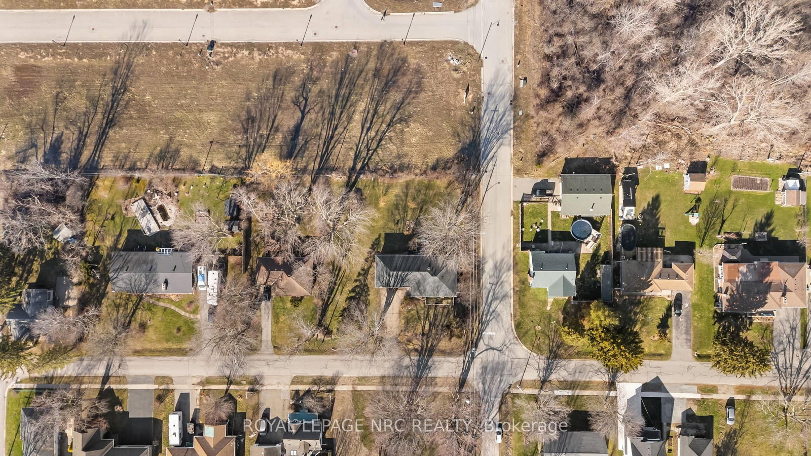 Detached House for sale at 197 Elmwood Avenue, Fort Erie, Ontario, L0S 1B0 - Crystal Beach - MLS: X12988954