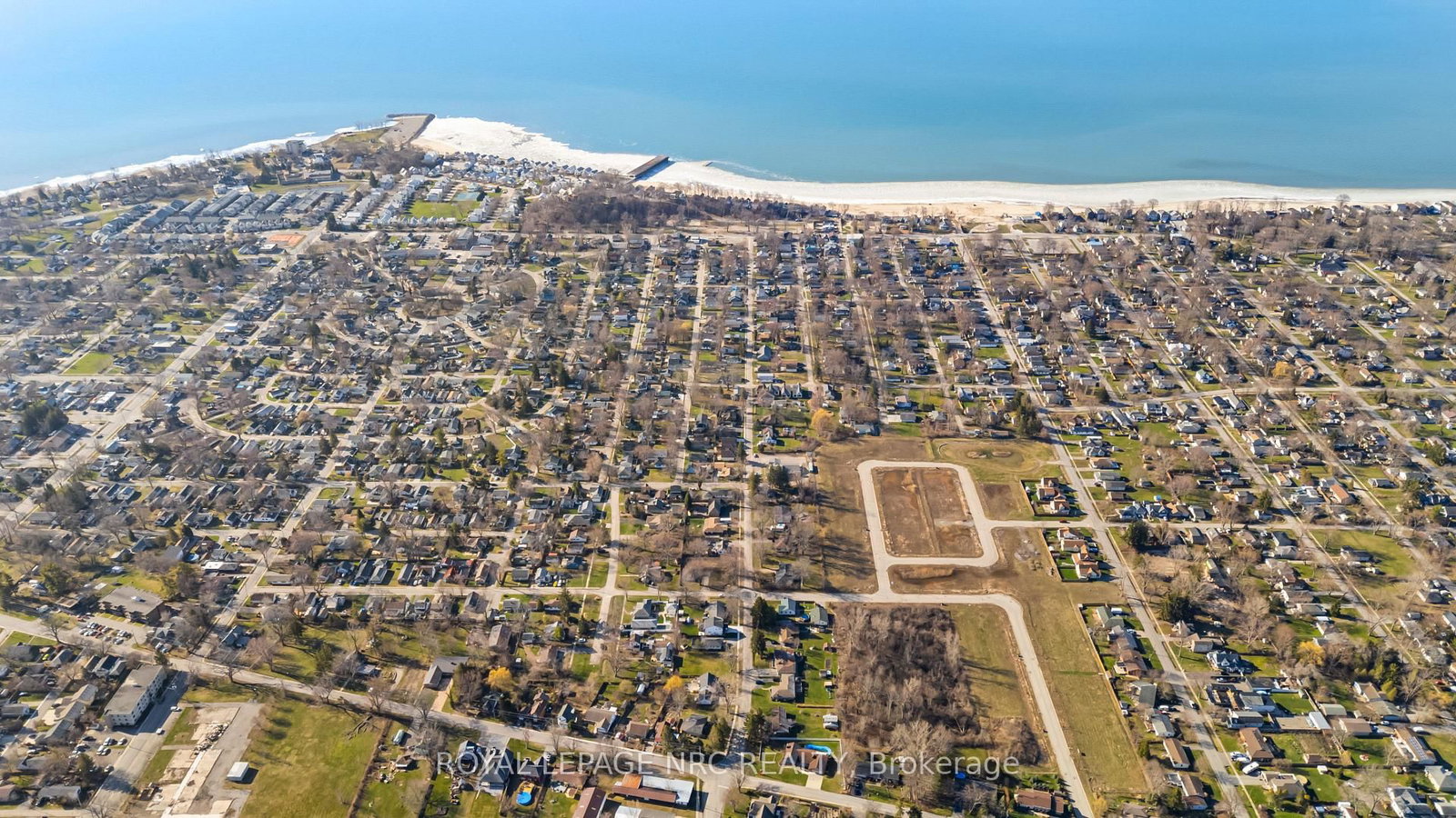 Detached House for sale at 197 Elmwood Avenue, Fort Erie, Ontario, L0S 1B0 - Crystal Beach - MLS: X12988954