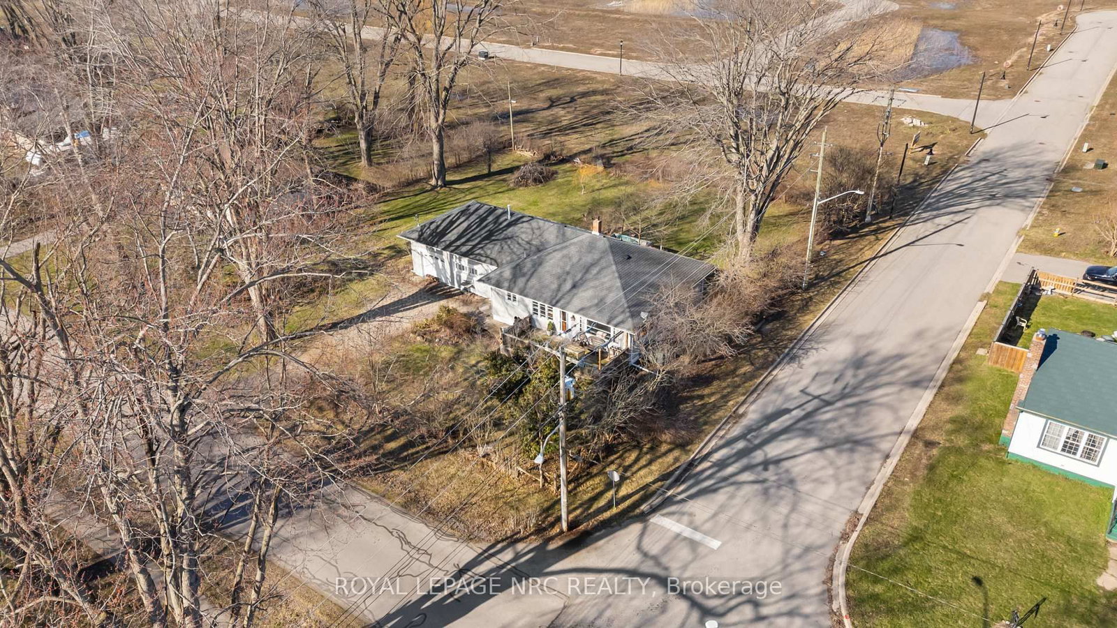 Detached House for sale at 197 Elmwood Avenue, Fort Erie, Ontario, L0S 1B0 - Crystal Beach - MLS: X12988954