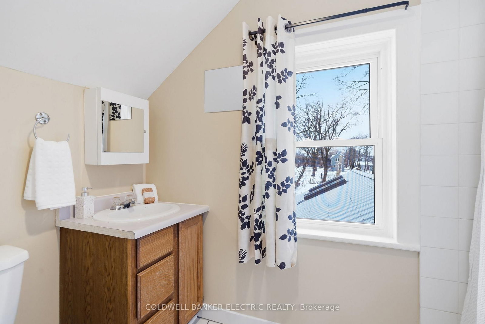 Detached House for sale at 607 Armour Road, Peterborough, Ontario, K9H 1Z3 - Ashburnham Ward 4 - MLS: X12989038