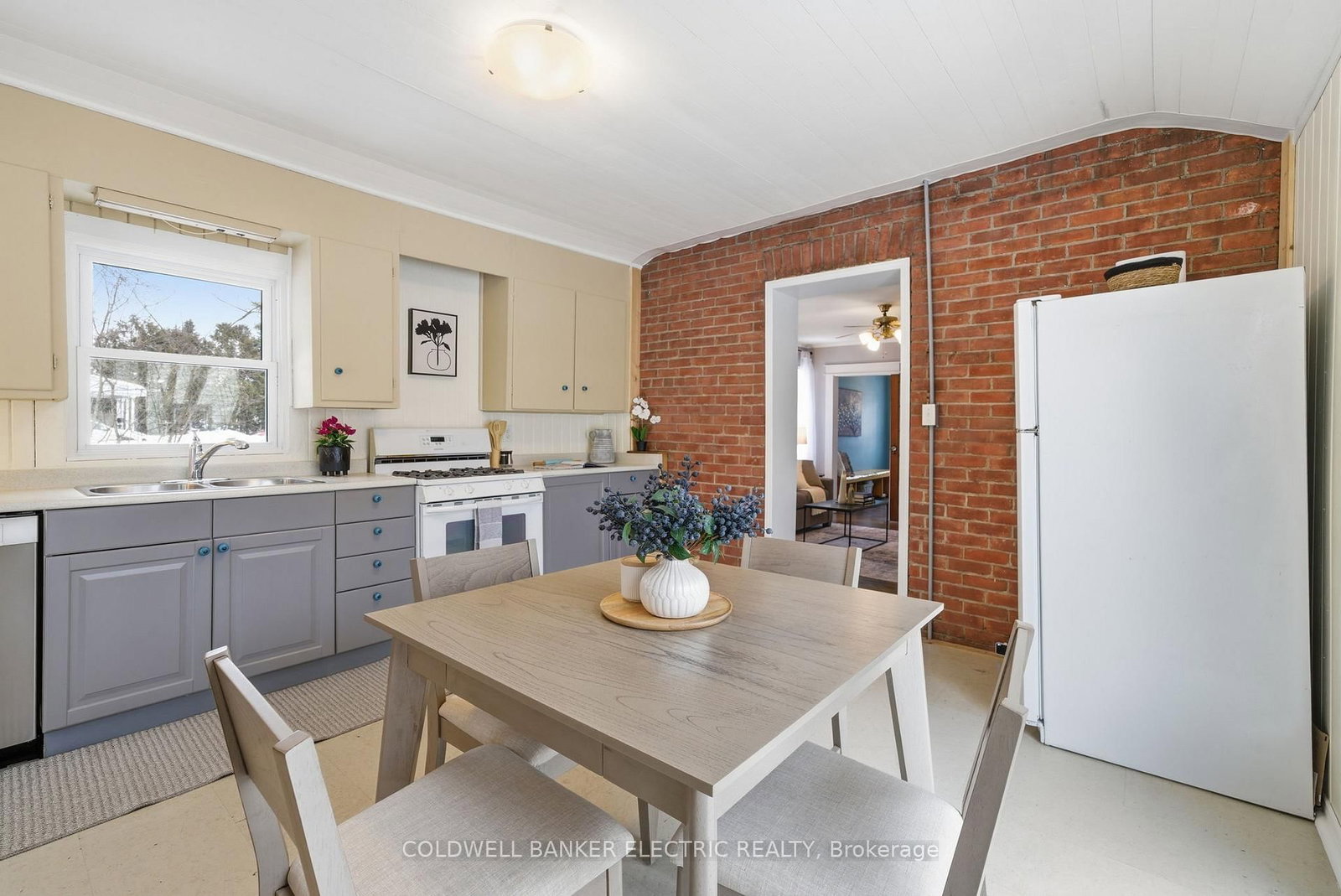 Detached House for sale at 607 Armour Road, Peterborough, Ontario, K9H 1Z3 - Ashburnham Ward 4 - MLS: X12989038