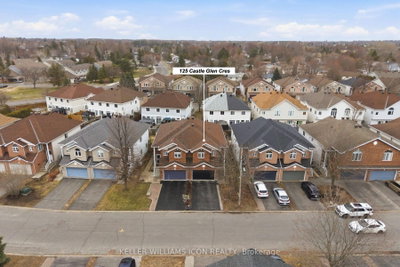 125 Castle Glen Crescent — photo 4