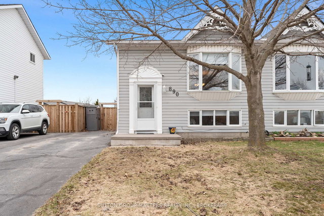 890 Warburton Crescent