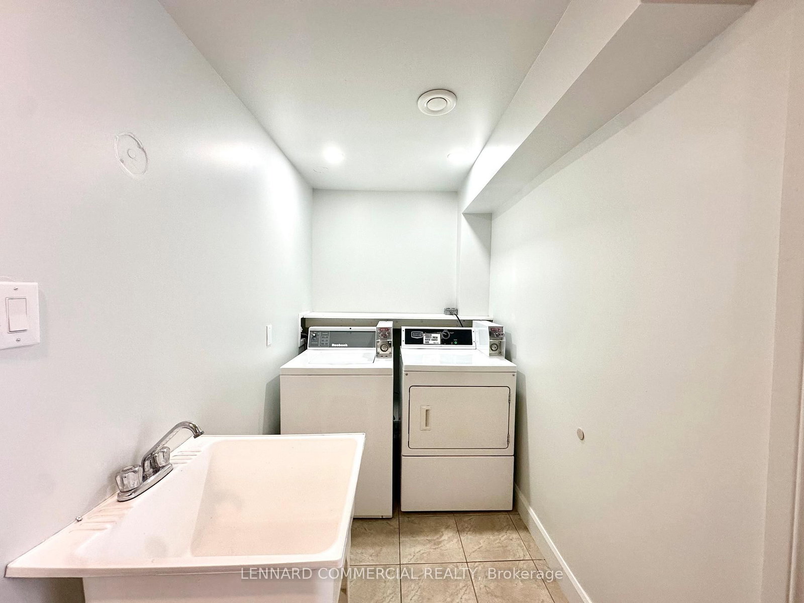 240 MARIER Avenue - Photo 4