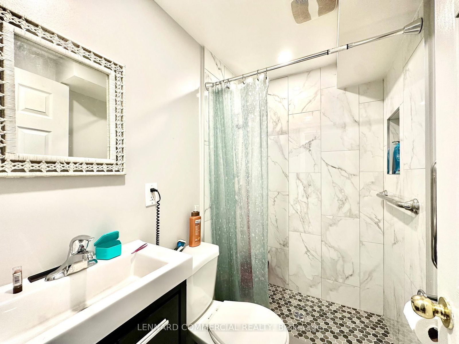 240 MARIER Avenue - Photo 5