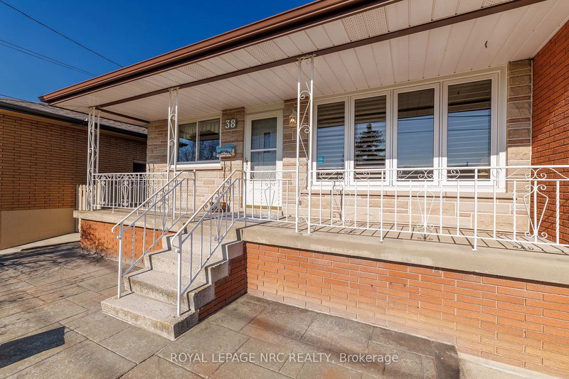 38 Rivercrest Rd, Hamilton, L8E 1M9 | Image 2