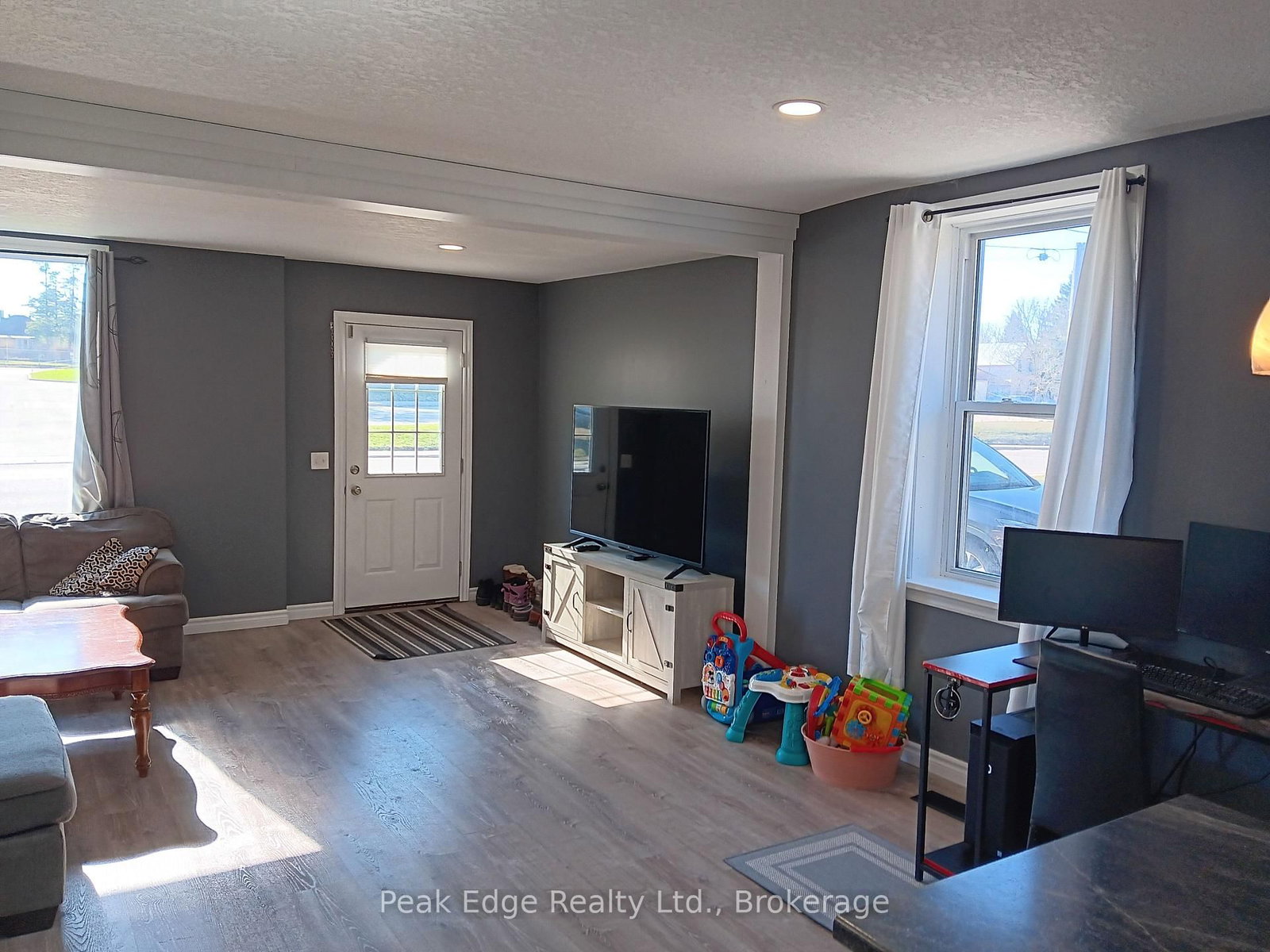 343 10th Avenue - Photo 11