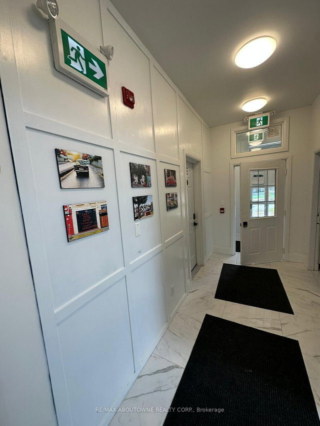 66 Wellington Street S