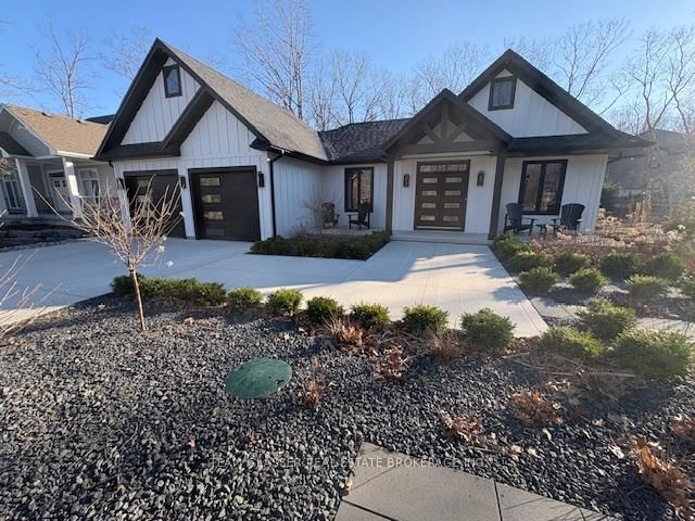 10143 Pinery Bluffs Rd, Lambton Shores, N0M 1T0 | Image 2