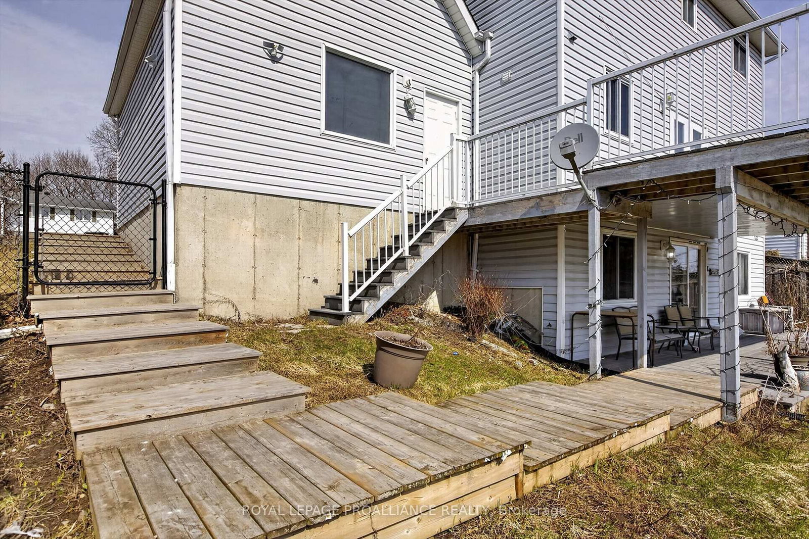 Detached House for sale at 1539 Cherryhill Road, Peterborough, Ontario, K9K 1A7 - Monaghan Ward 2 - MLS: X12989544