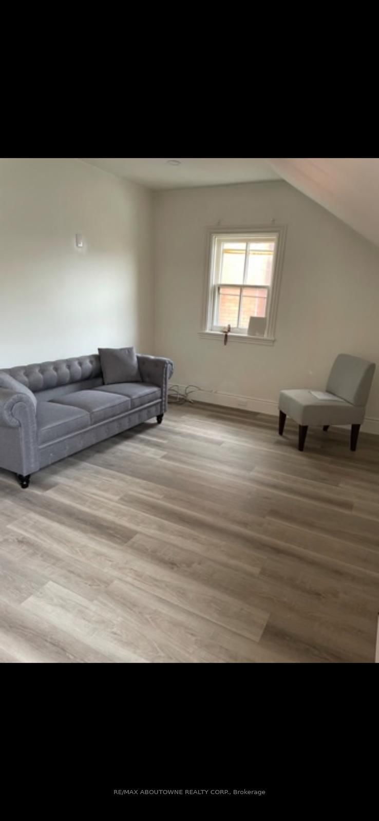 Detached House for sale at 70 Wellington Street, Hamilton, Ontario, L8N 2R1 - Corktown - MLS: X12989584