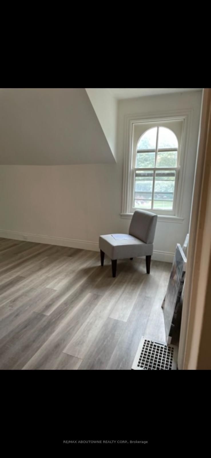 Detached House for sale at 70 Wellington Street, Hamilton, Ontario, L8N 2R1 - Corktown - MLS: X12989584