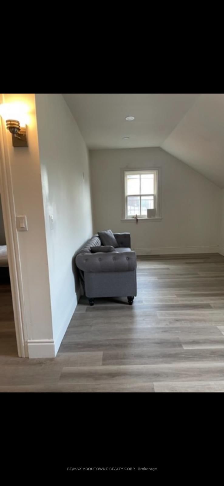 Detached House for sale at 70 Wellington Street, Hamilton, Ontario, L8N 2R1 - Corktown - MLS: X12989584